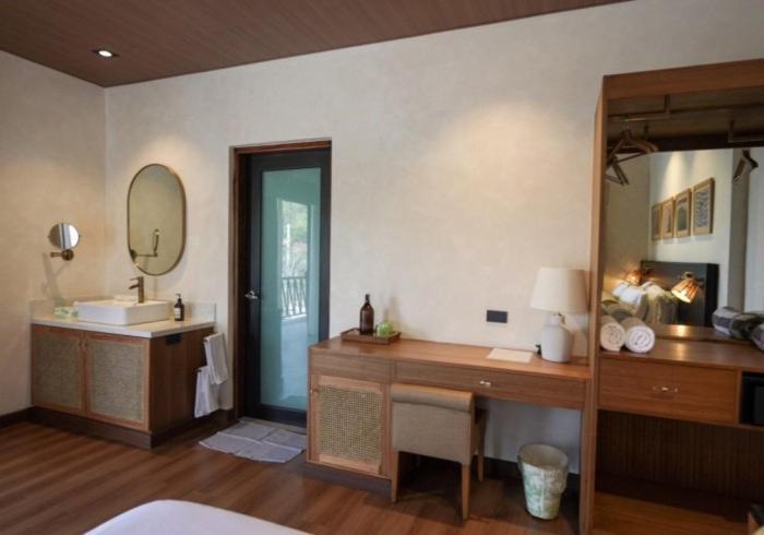 Deluxe Room (2 Adults + 1 Child)