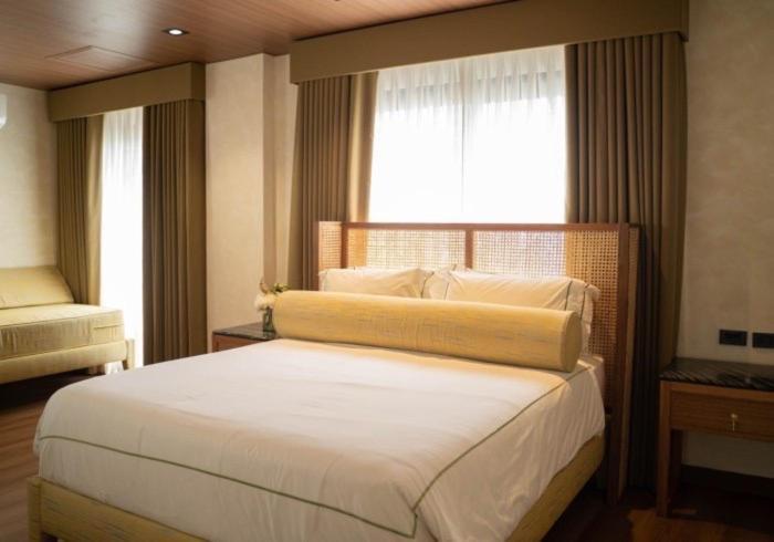 Queen Room with Garden View